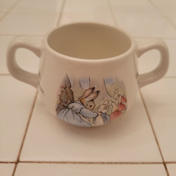 Vintage Wedgwood Peter Rabbit Baby Cup 2 Handles Beatrix Potter Nursery England‎ - Picture 2 of 8
